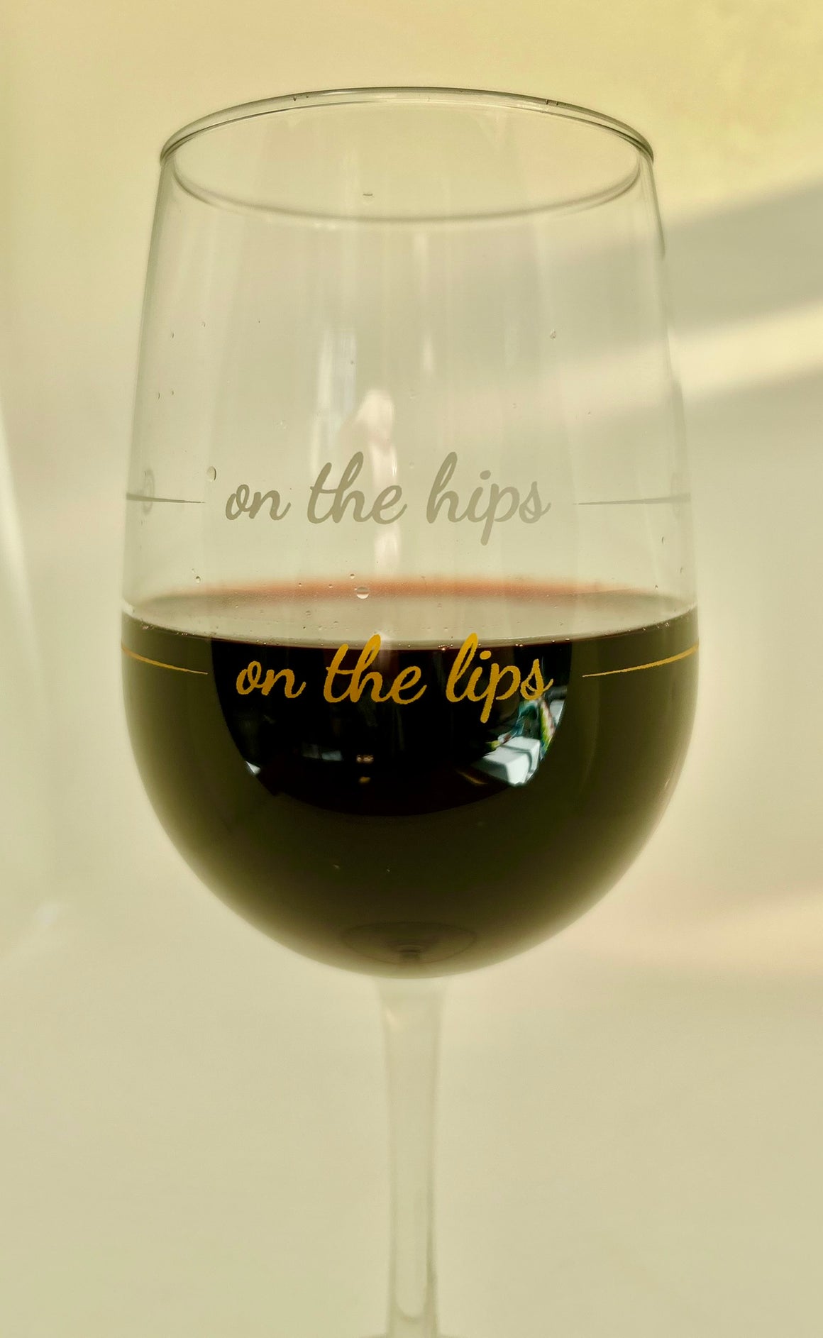 Stem Wine Glass | On the Lips / On the Hips